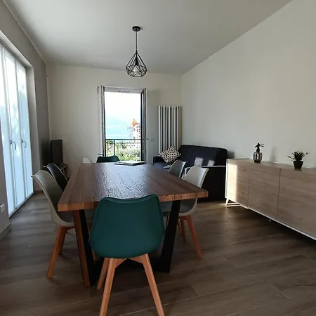 Casa Bianca 1 By Gottschalk * デルヴィオ